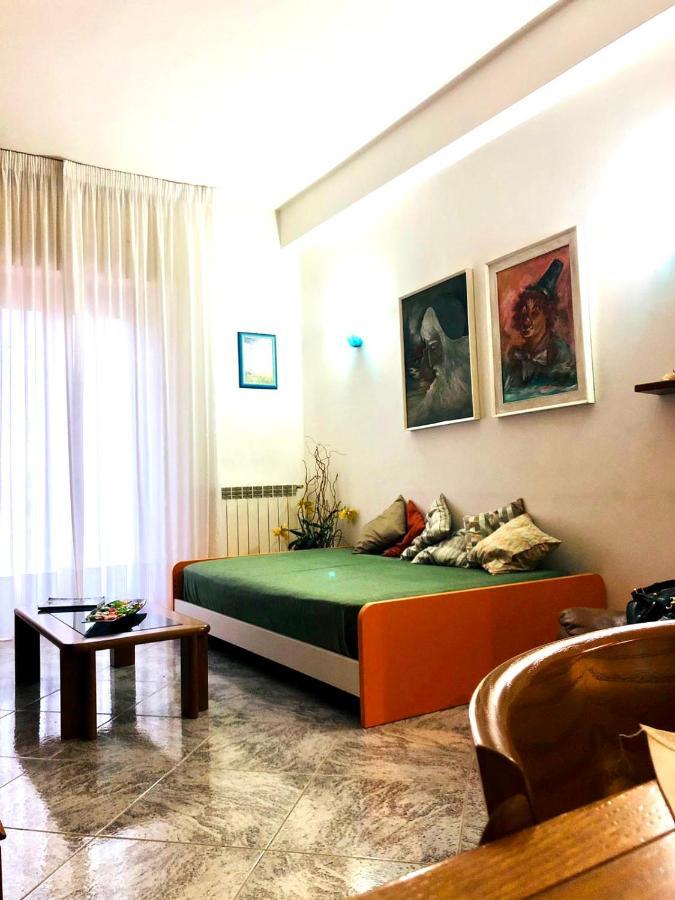 Via Solaro, Appartamento In Pieno Centro Formia Exteriör bild